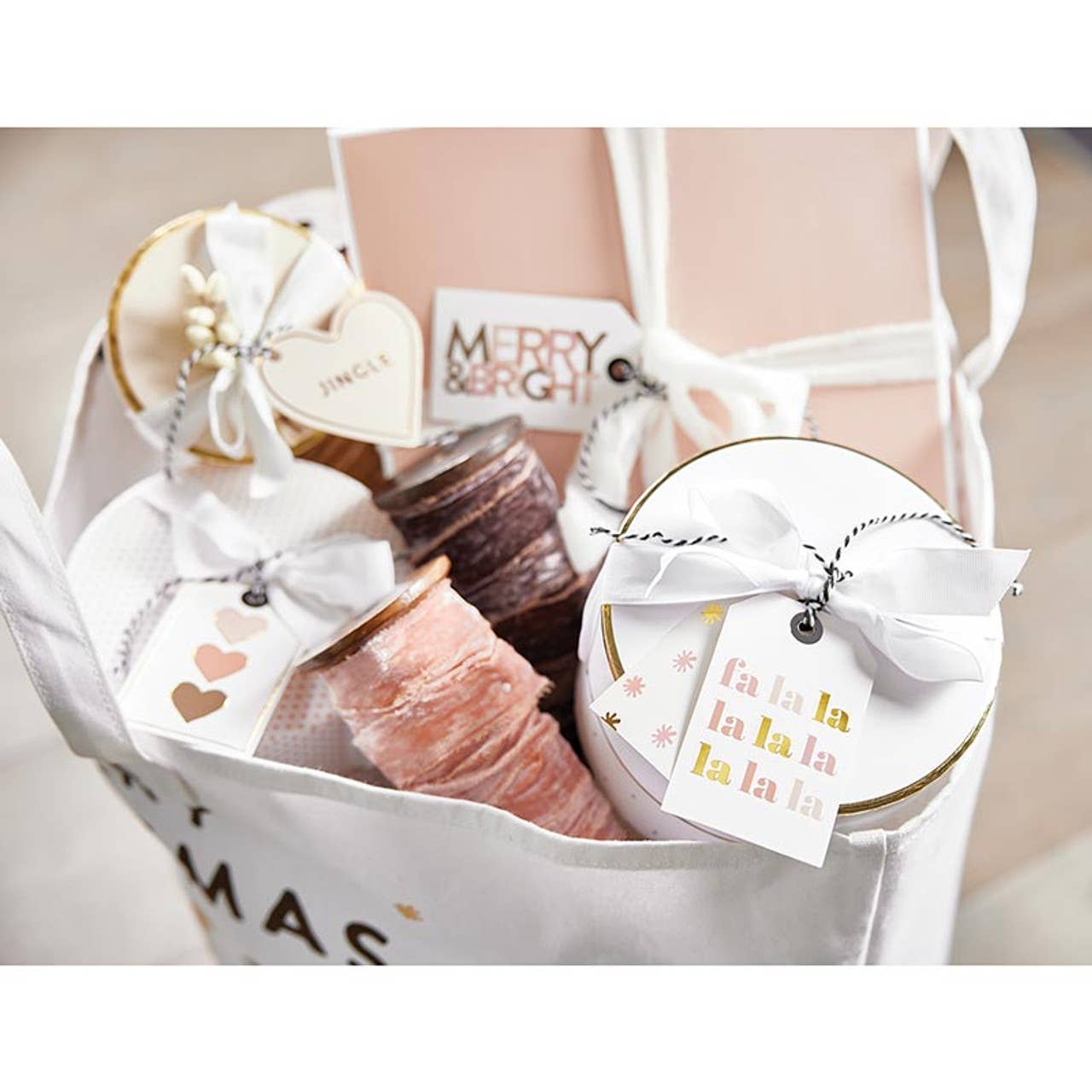 Gift Tag Book - Merry & Bright: Material