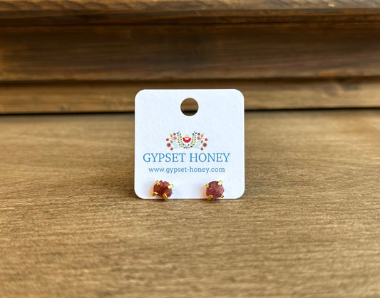 Joanie Mini Studs in Garnet