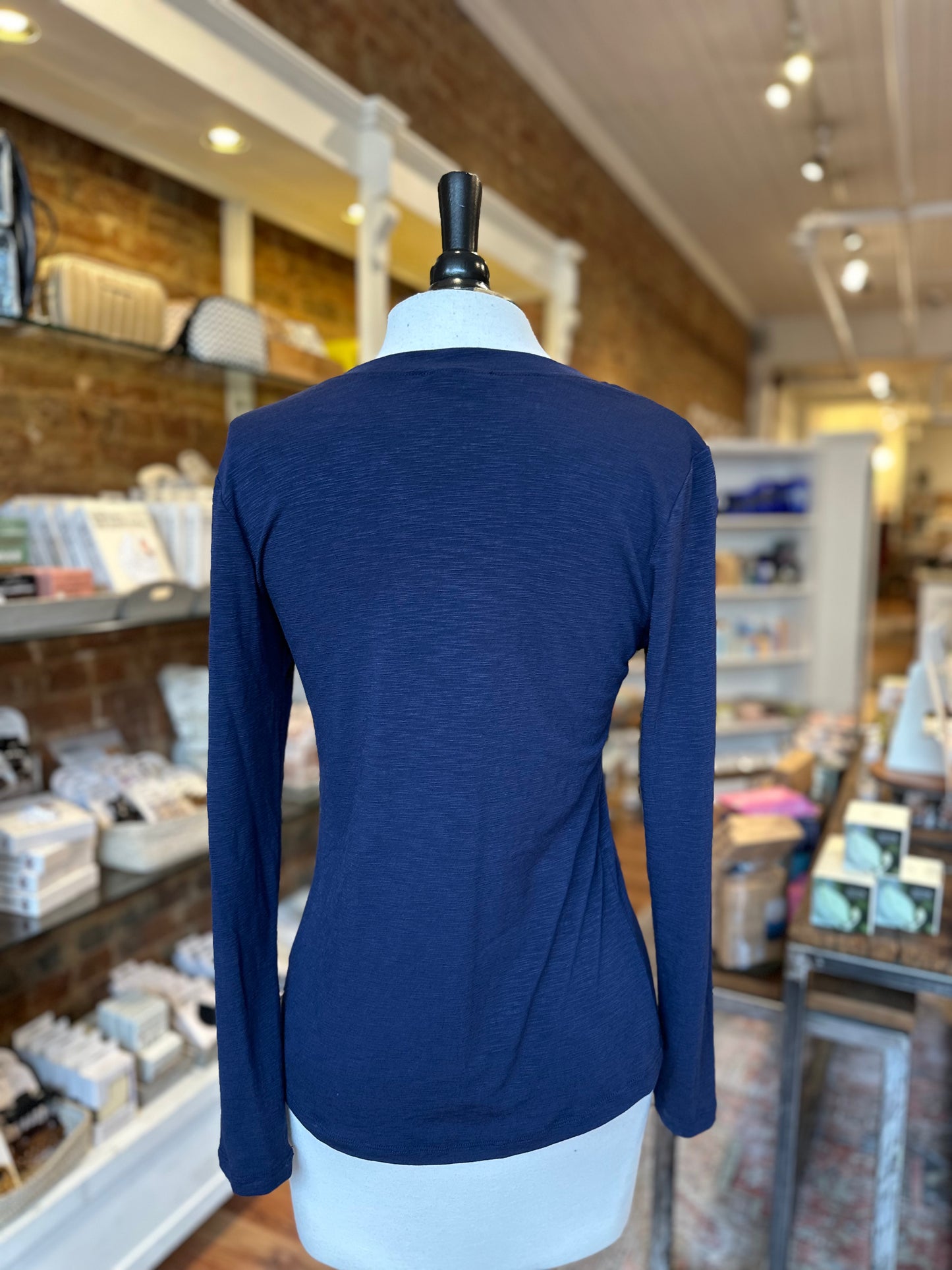 Long Sleeve V-Neck Tee in Midnight