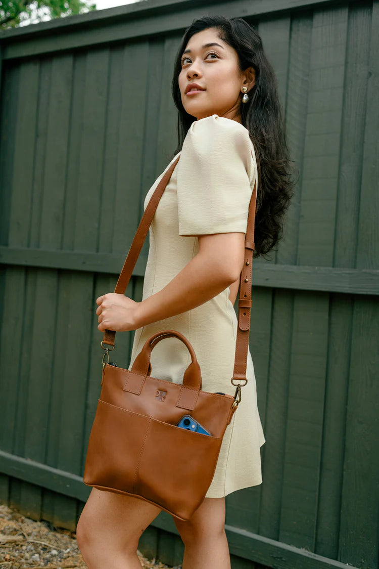 GR Medium Crossbody in Cognac