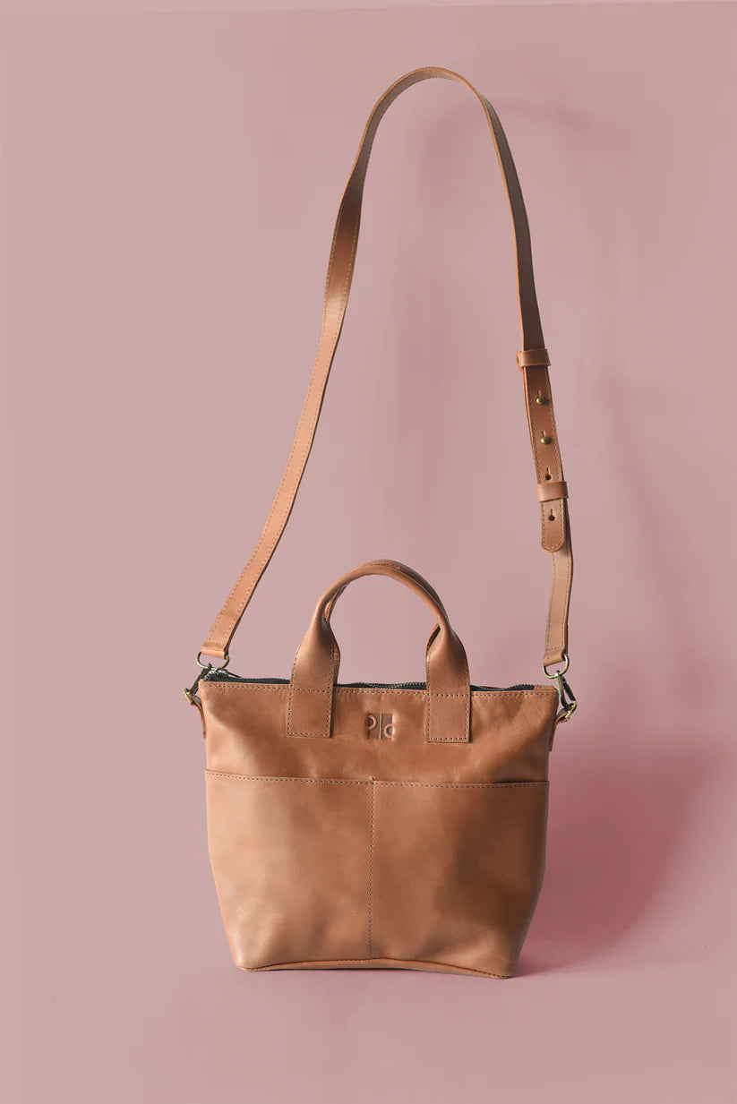 GR Medium Crossbody in Cognac