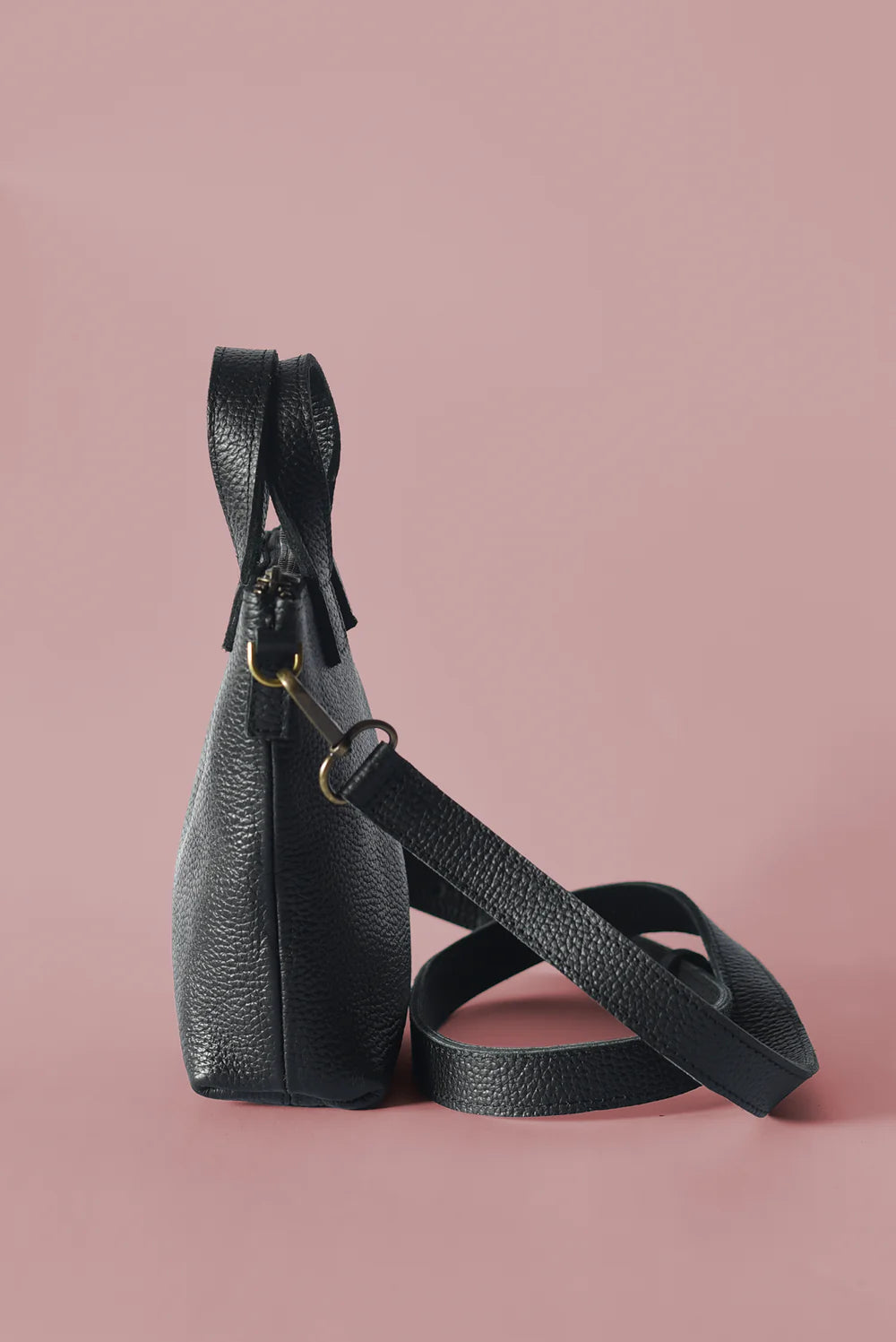 GR Phone Crossbody in Pebbled Black