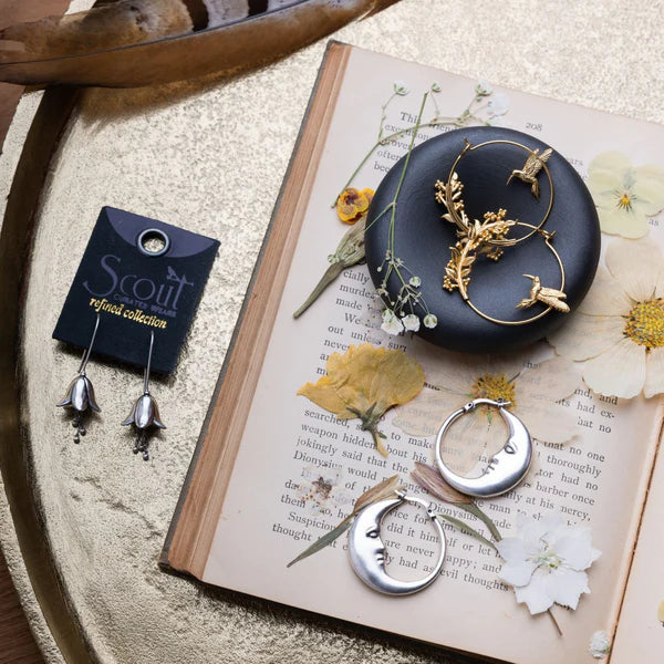 Refined Icon Swallow Hoop Earrings in Gold