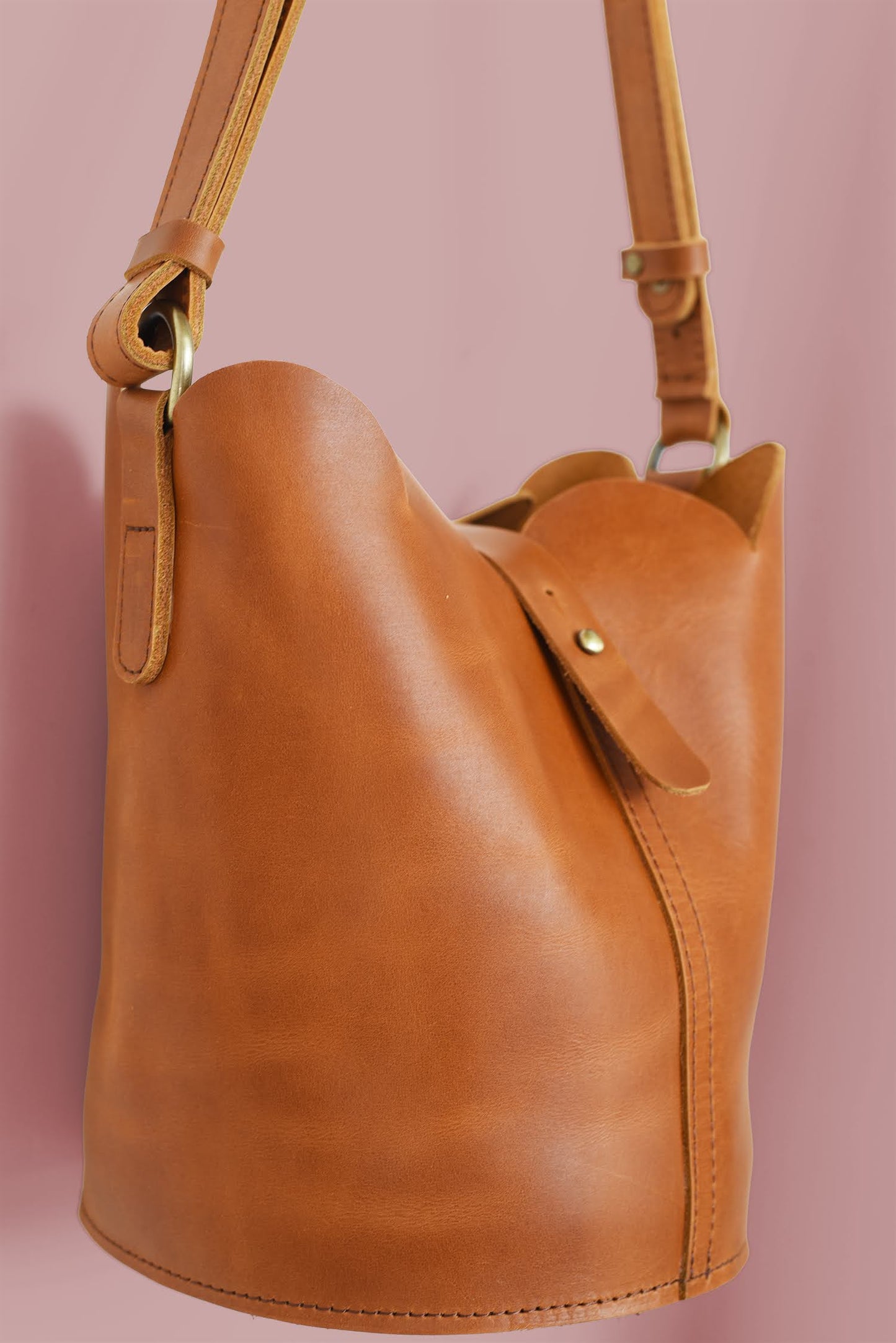 GR Scalloped Bucket Bag in Caramel