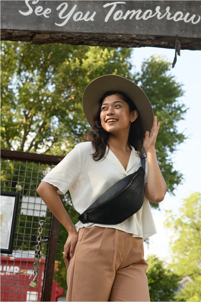 GR Sling Bag in Pebbled Black