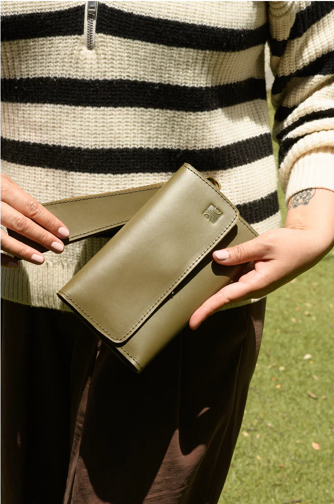 GR Wallet Wristlet in Olive