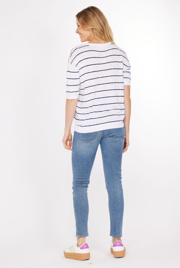 Short Sleeve V-Neck Sweater in Navy & White