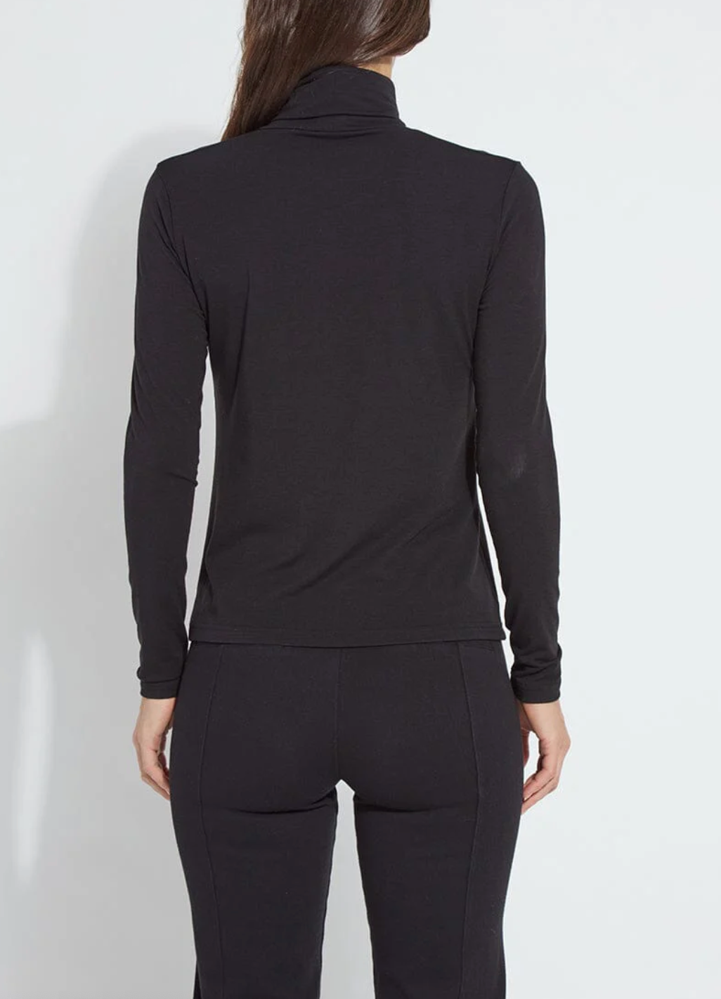 Essential Longsleeve Turtleneck in Black