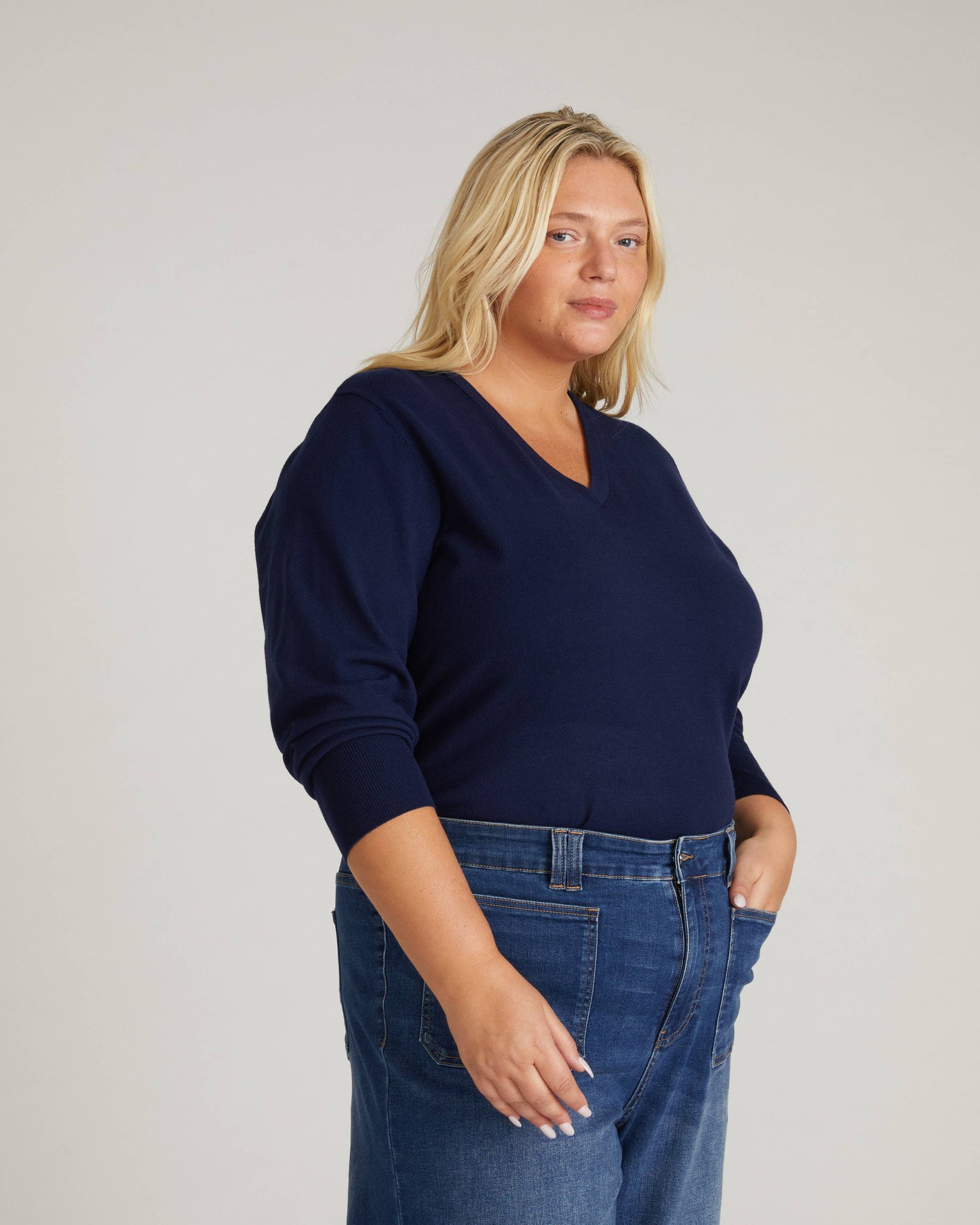Savvy Fine Knit V Sweater in Midnight