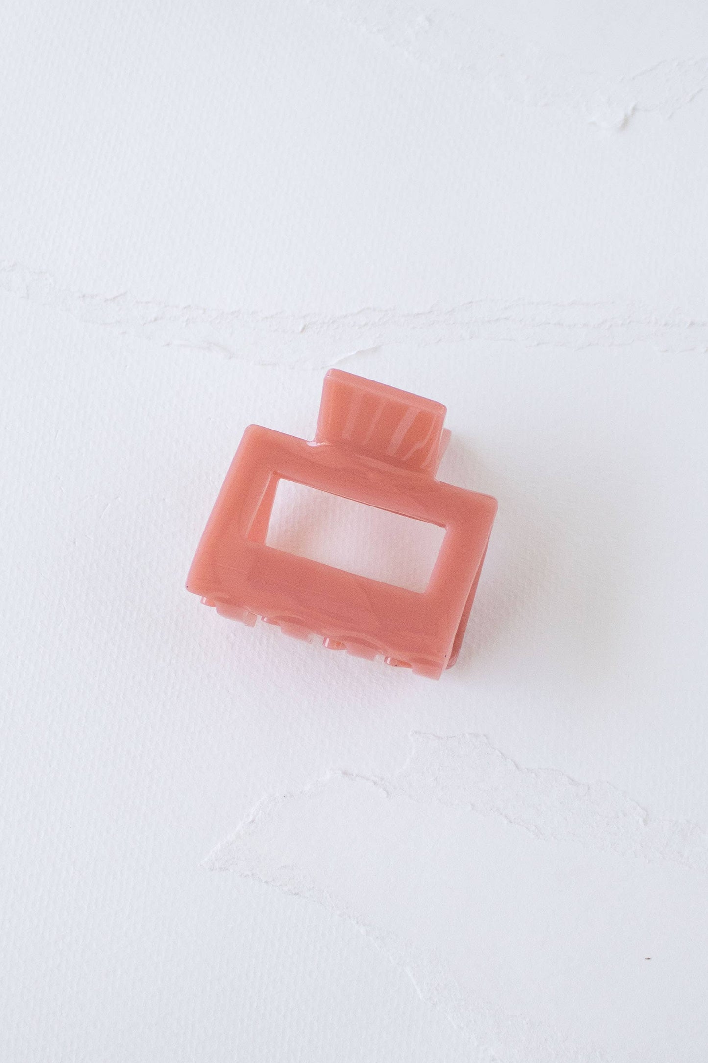 Eco Kylie Cellulose Acetate Hair Clip: Coral Pink