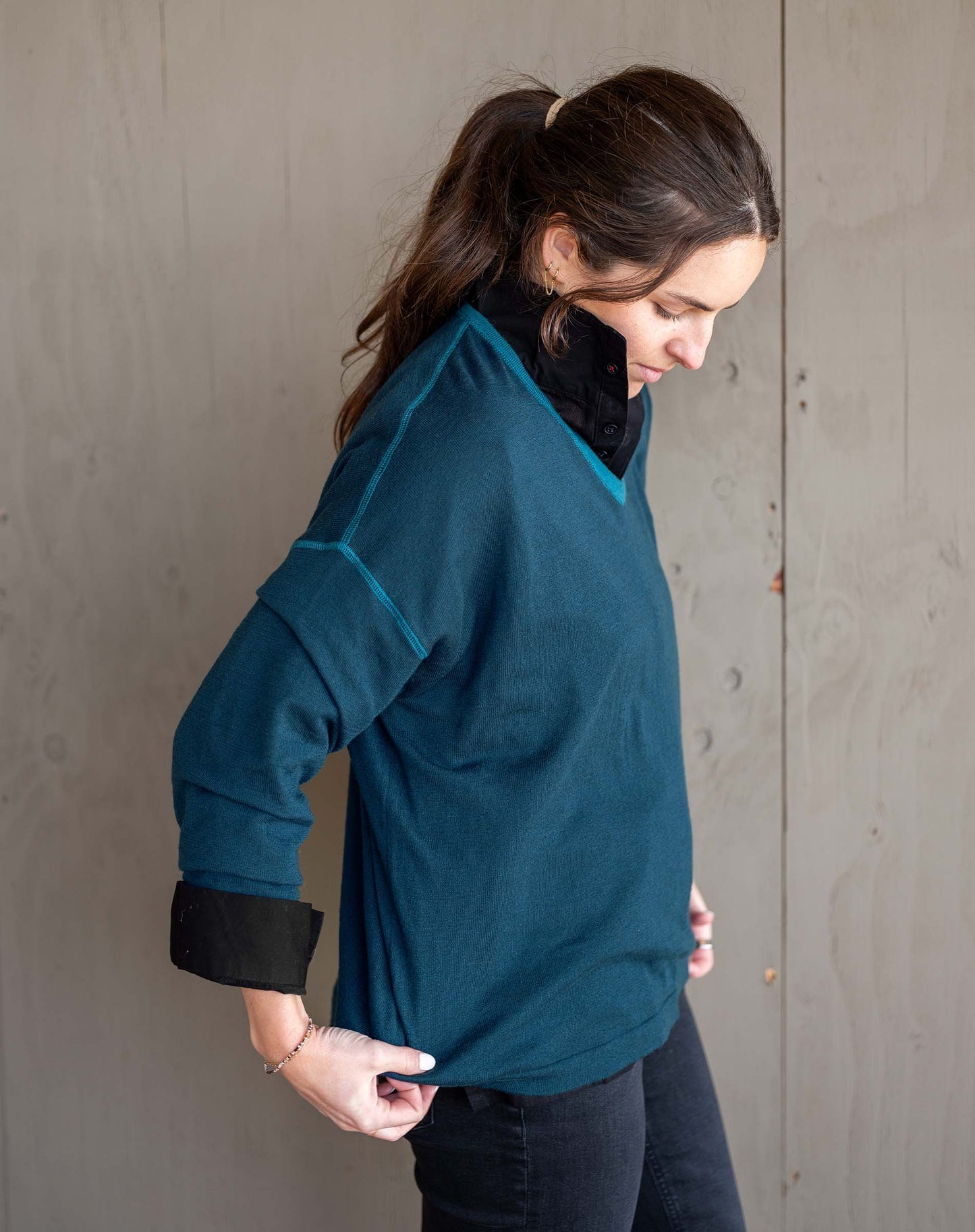 Delmar V-neck Sweater in Deep Teal