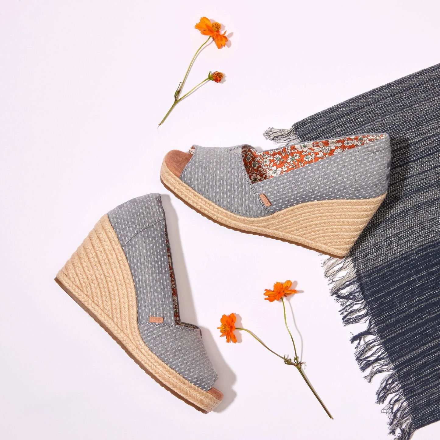 Essential Wedge in Niagara Mist Chambray Dot