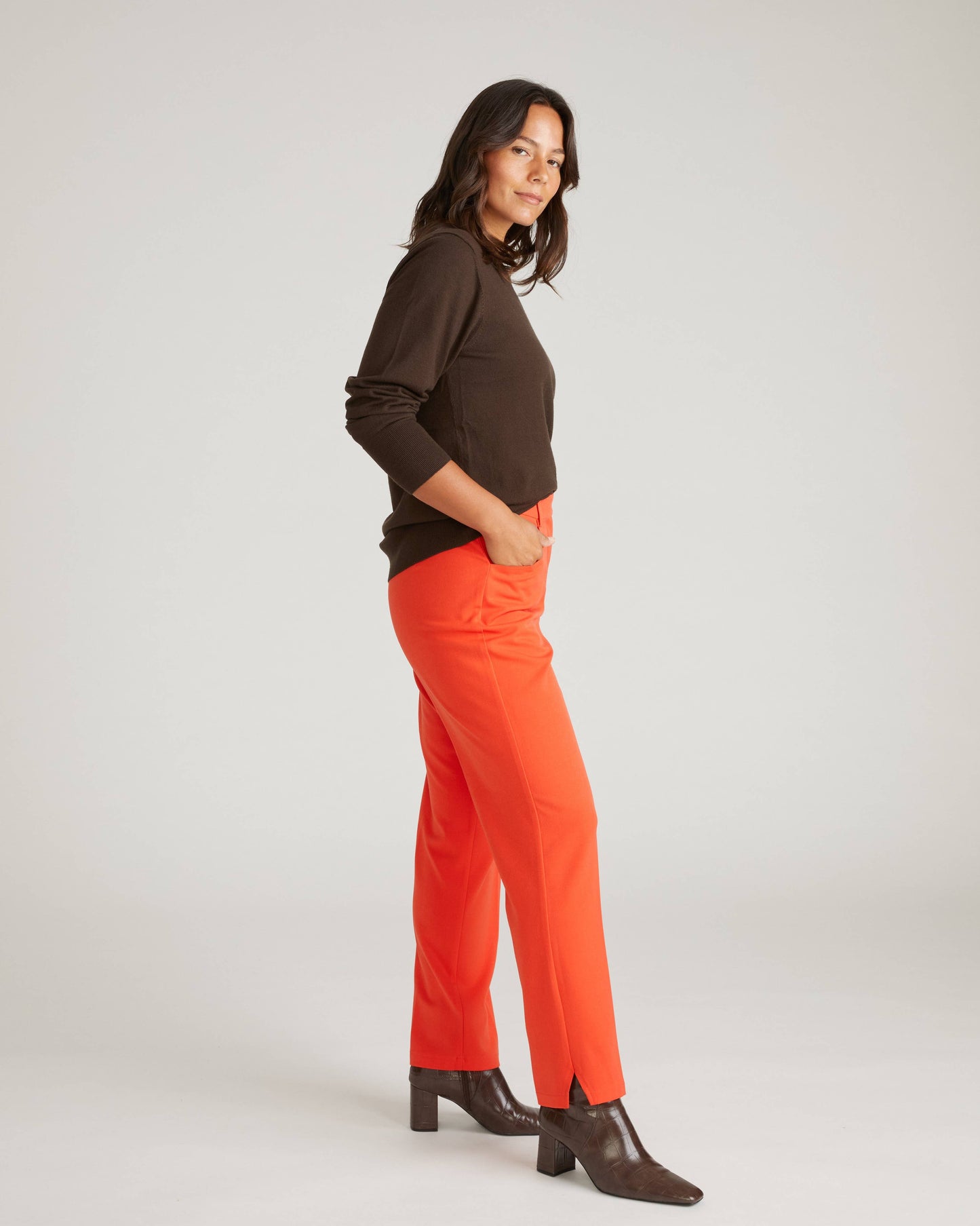 Savvy Fine Knit Crew Sweater in Espresso