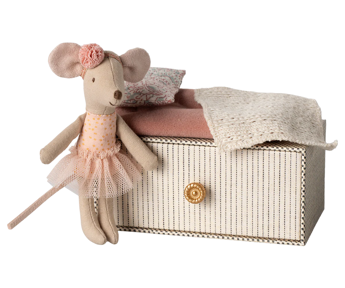 Dancing Mouse with Daybed