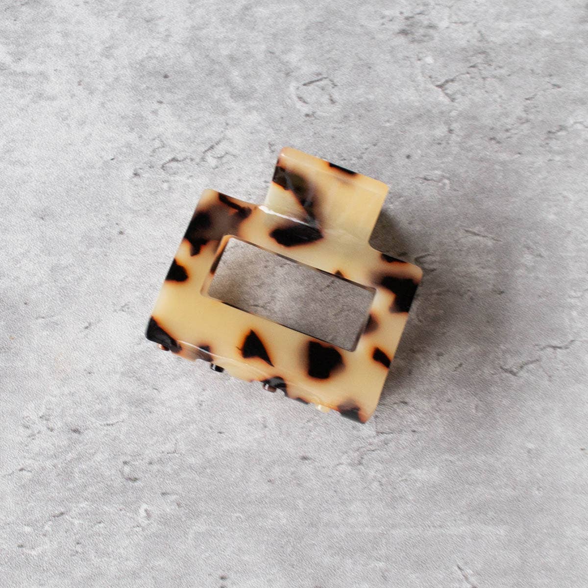 Eco Kylie Cellulose Acetate Hair Clip: Coral Pink