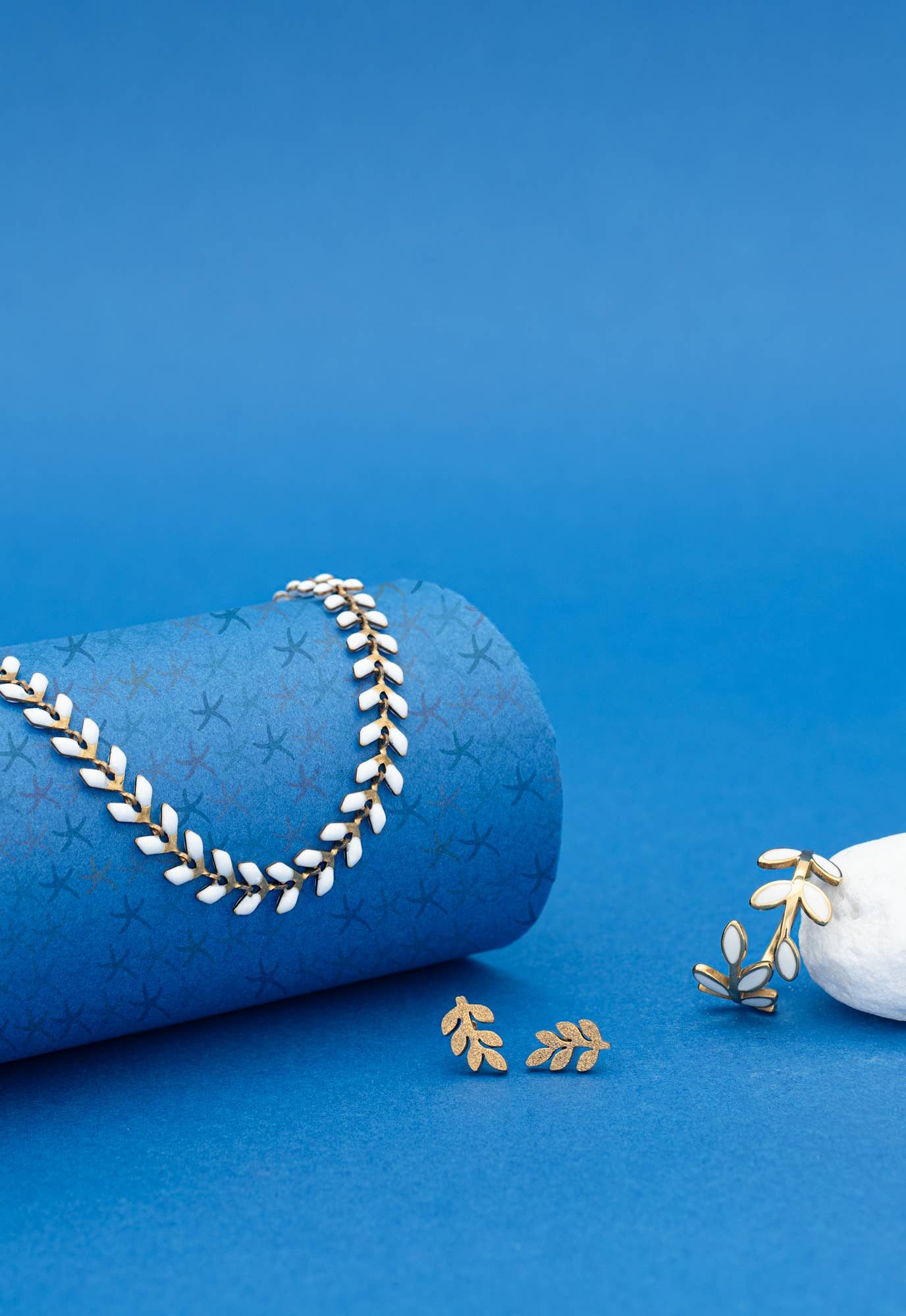 Frosted Rowen Leaf Stud Earrings
