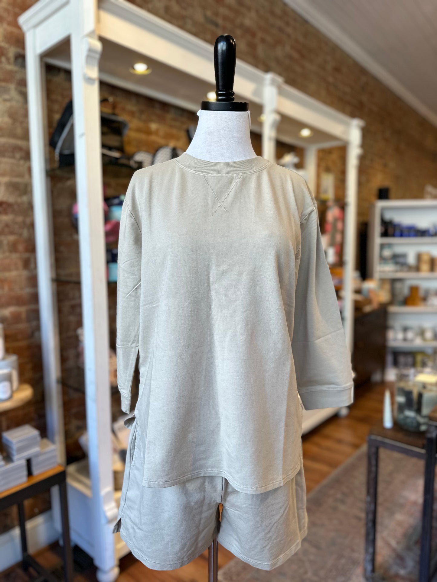 Notch Hem Shorts in Sand Dollar