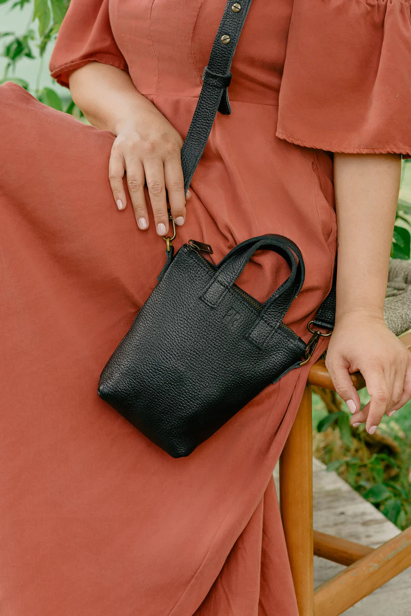 GR Phone Crossbody in Pebbled Black