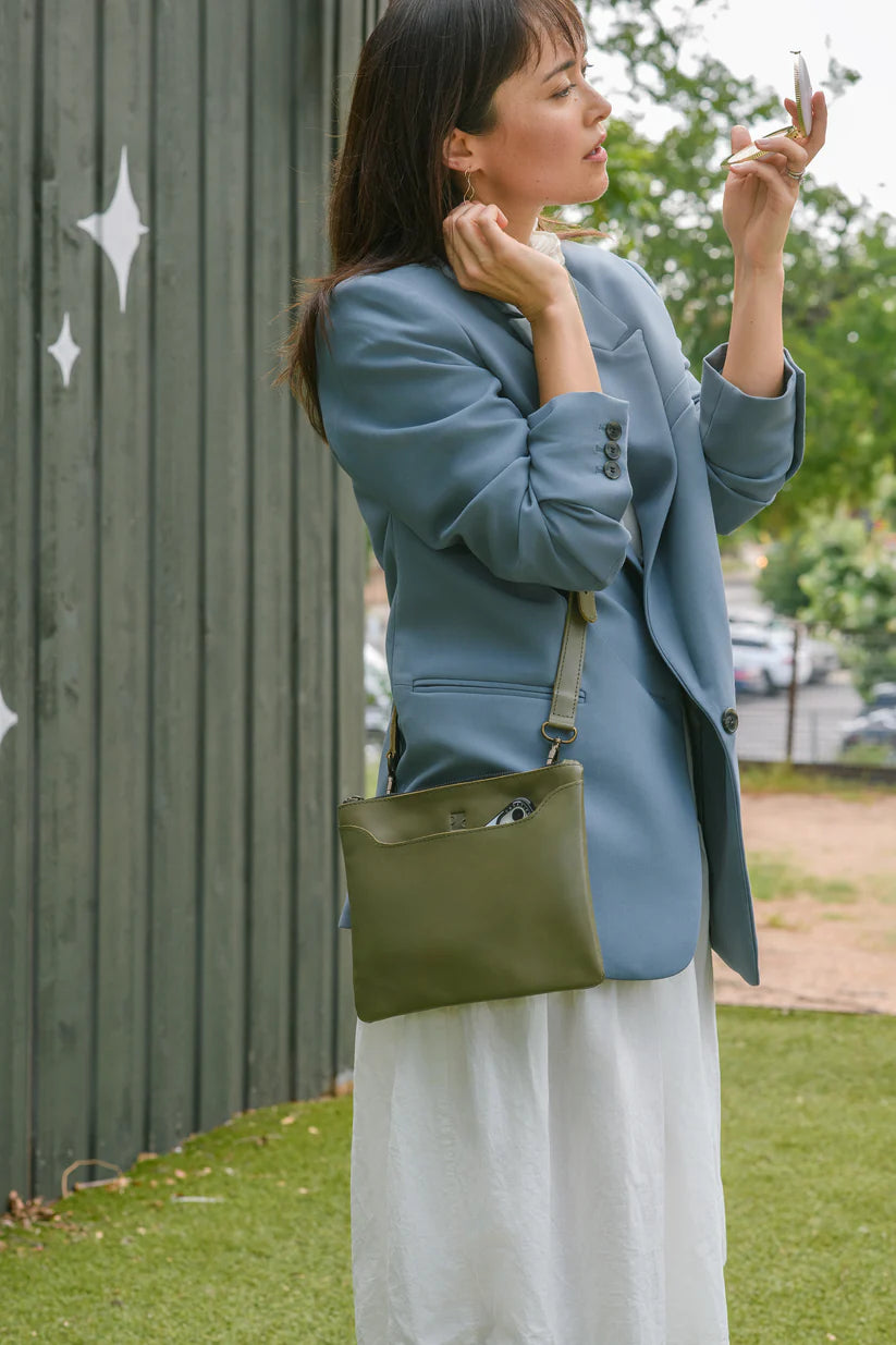 GR Simple Crossbody in Olive