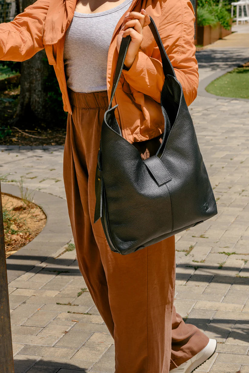 GR Bindle Bag in Pebbled Black