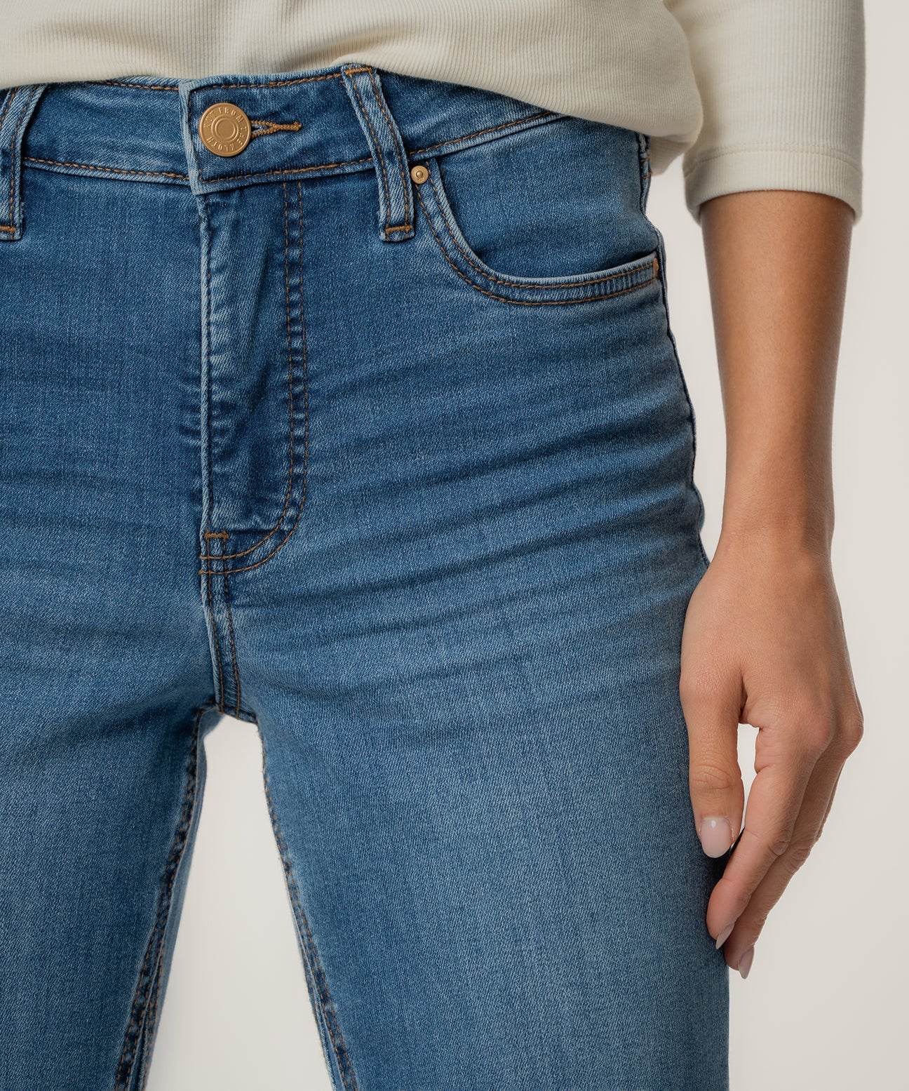 Kelsey High Rise Ankle Flare with Leg Inset in Sentiment