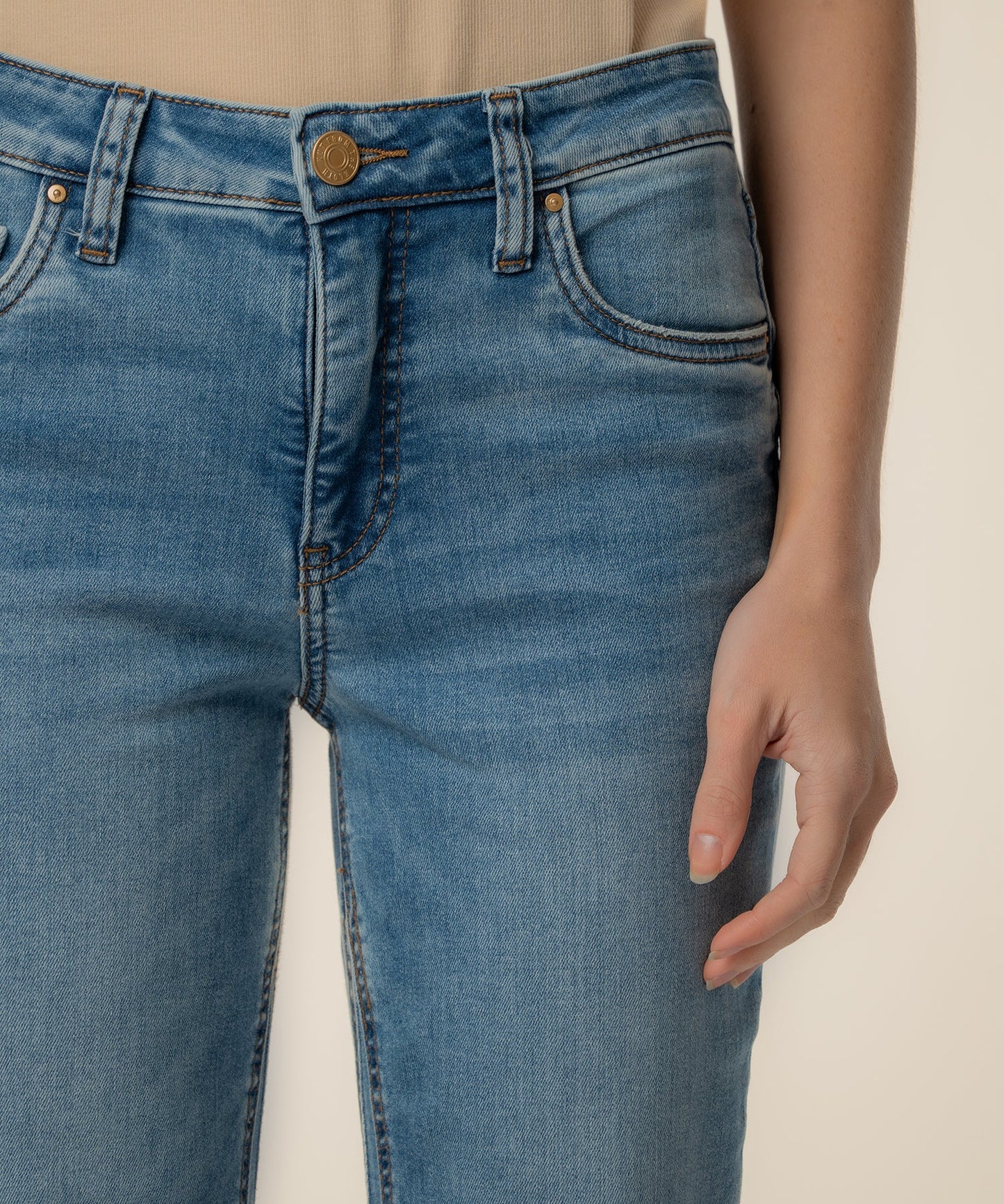 Kelly Kick Flare Jeans in Legend