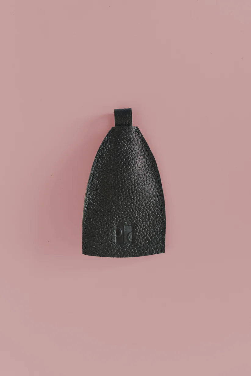GR Key Holder in Pebbled Black