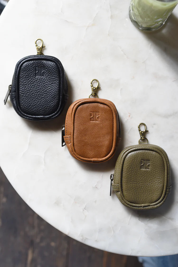 GR Pouch Charm in Pebbled Black
