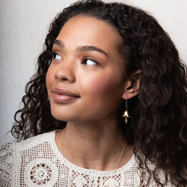 Refined Icon Lily Drop Earrings in Gold