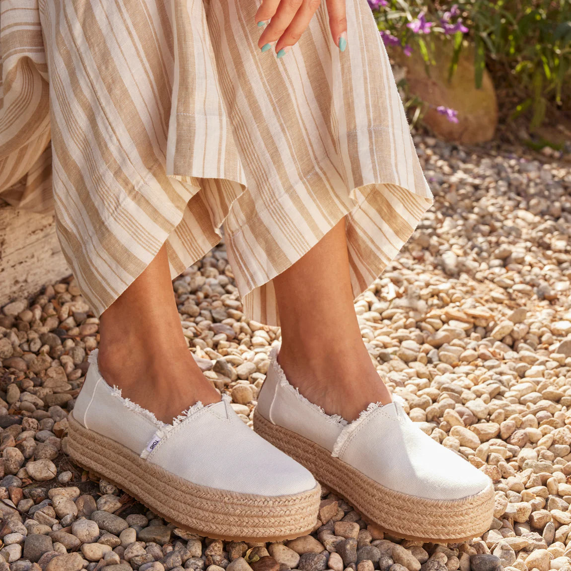 Valencia Canvas Platform in White