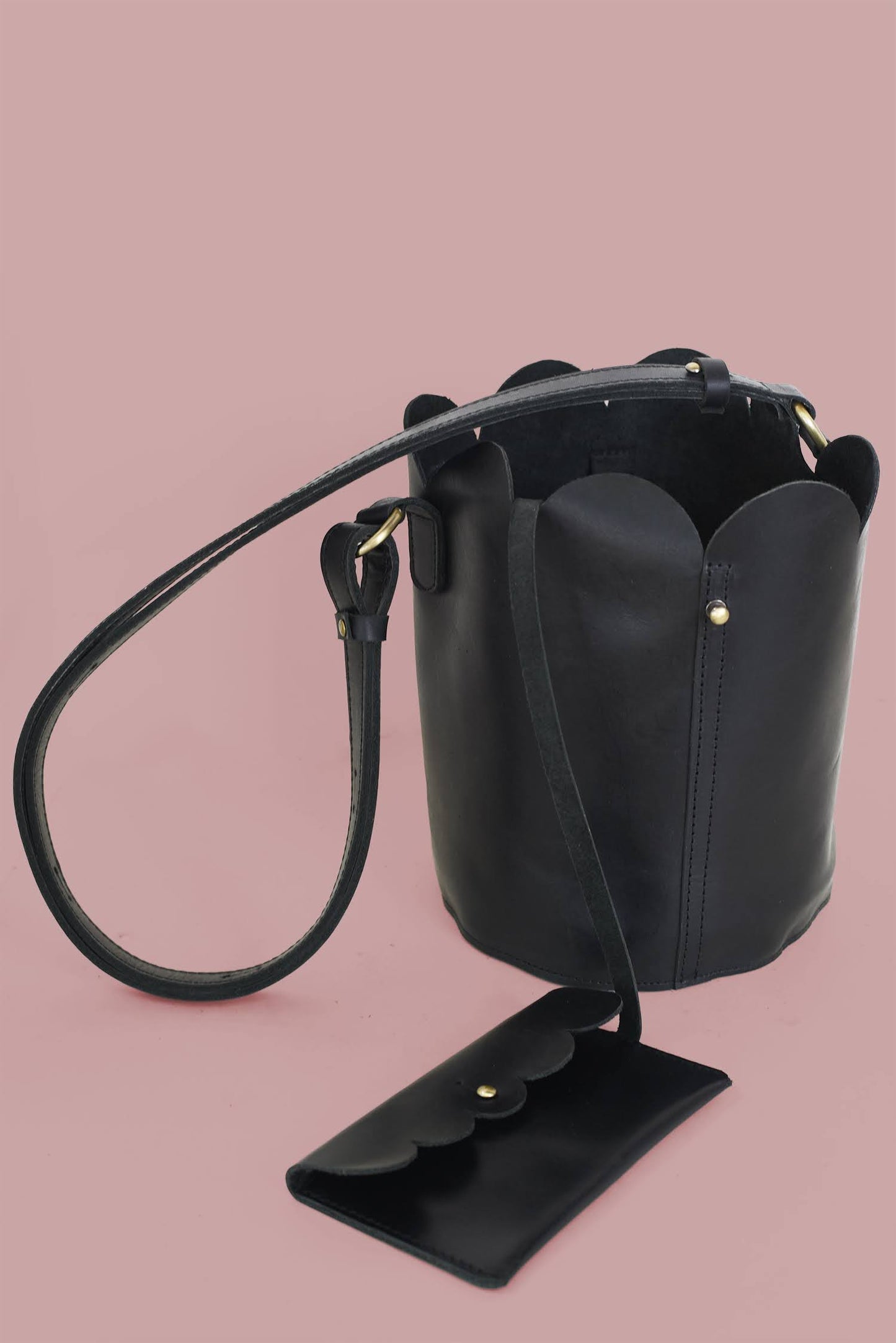 GR Scalloped Bucket Bag in Black