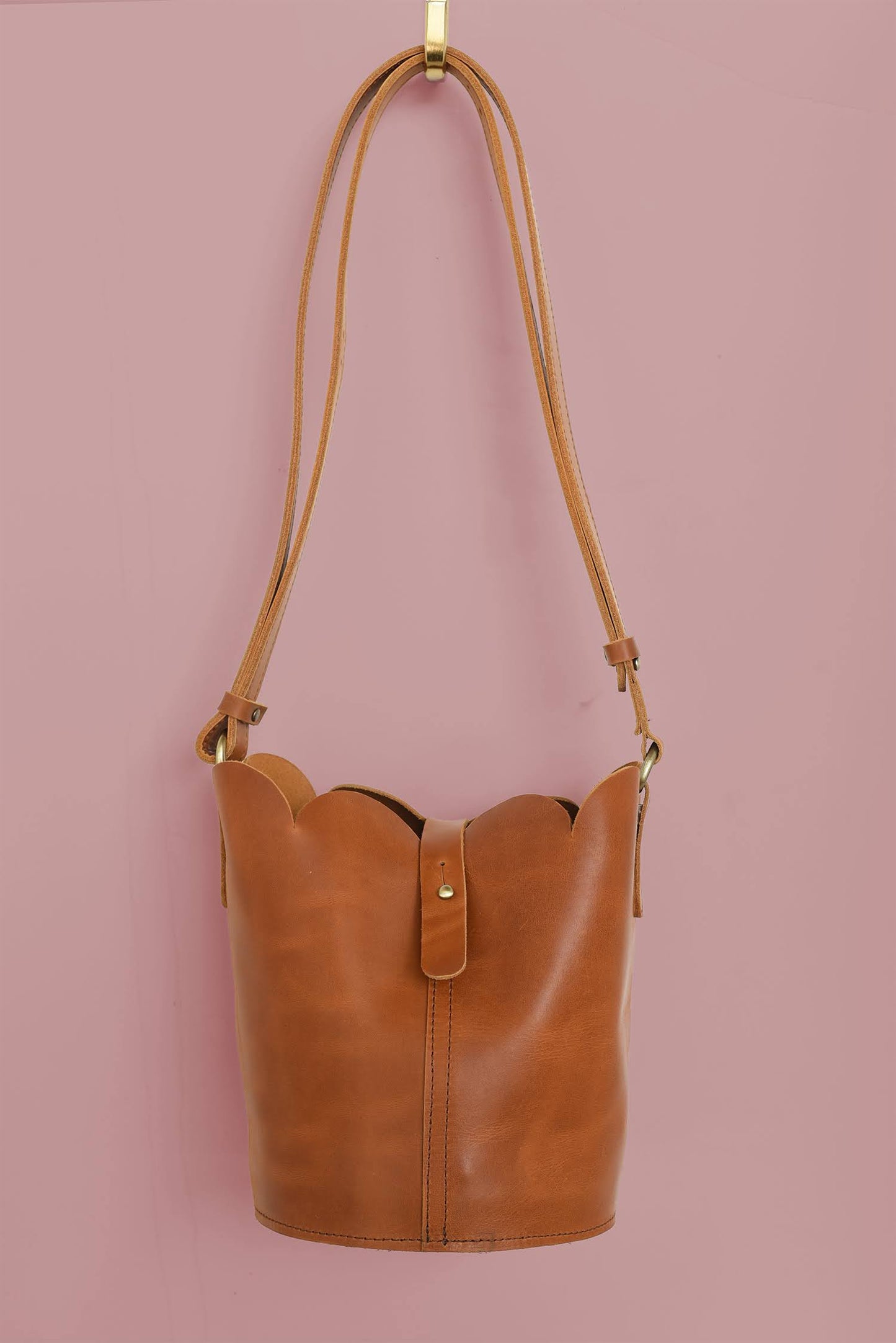 GR Scalloped Bucket Bag in Caramel