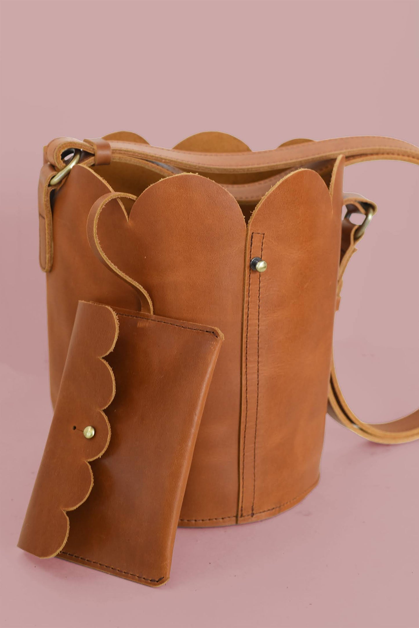GR Scalloped Bucket Bag in Caramel