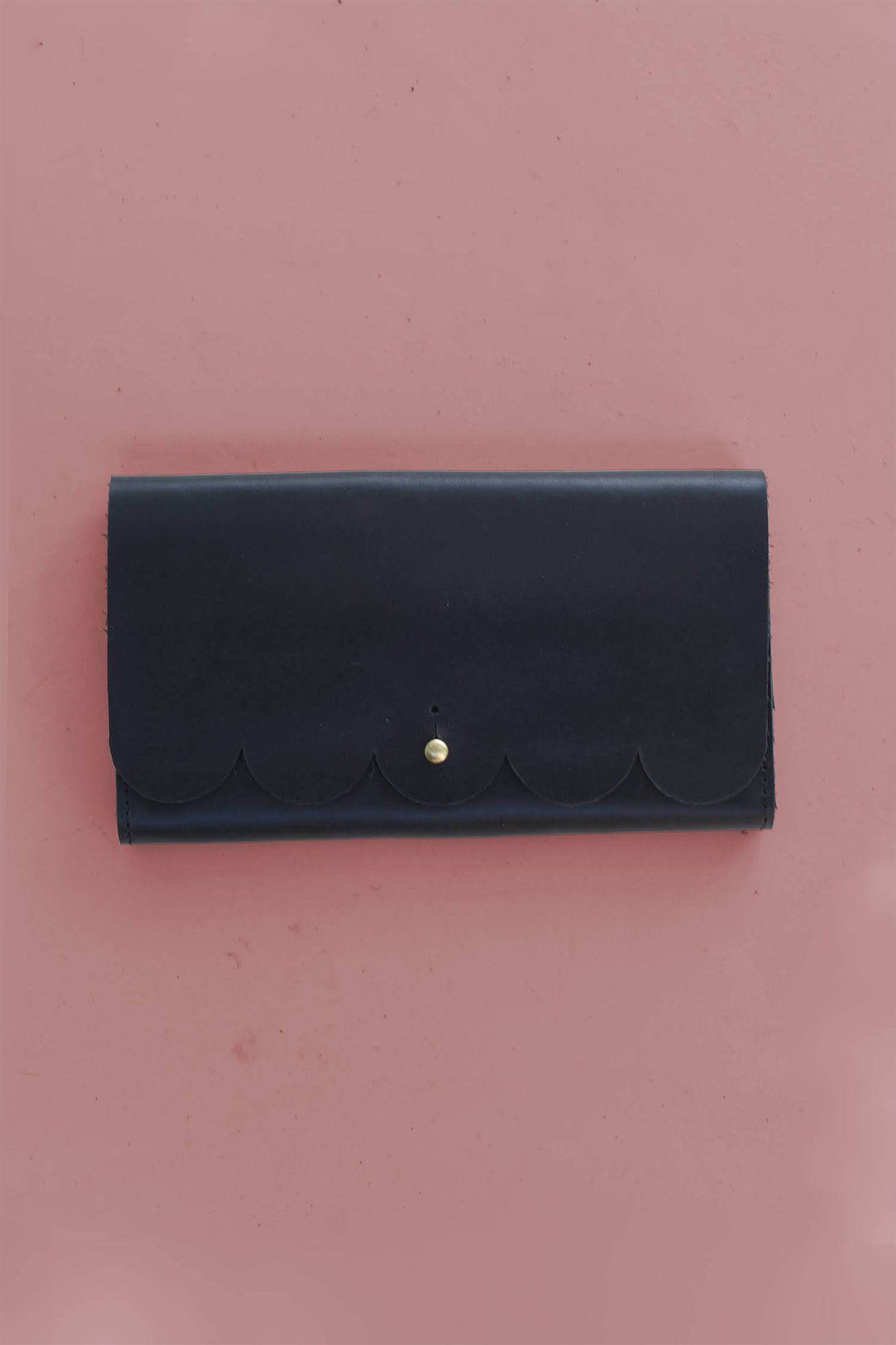 GR Scalloped Wallet in Black