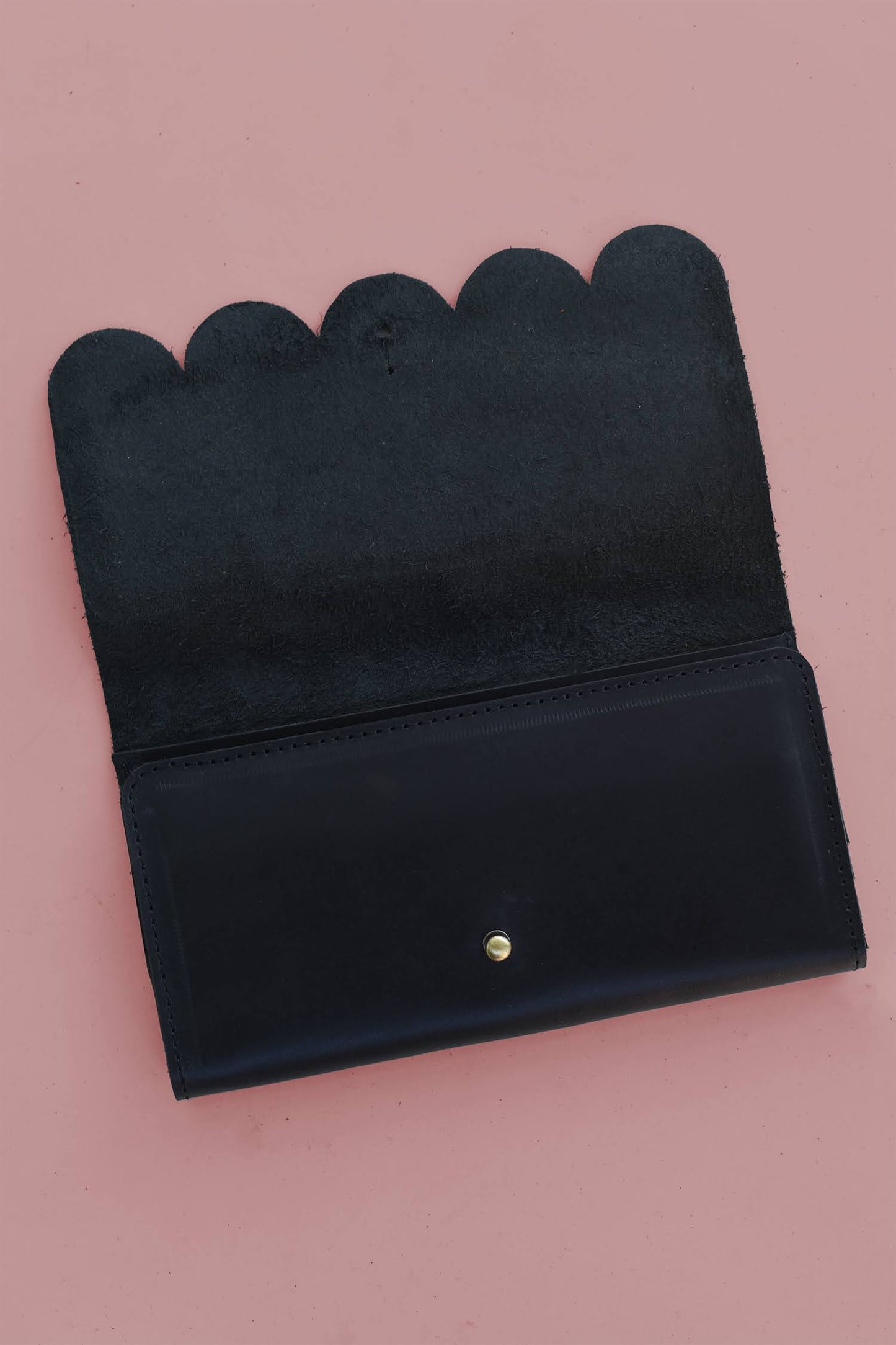 GR Scalloped Wallet in Black