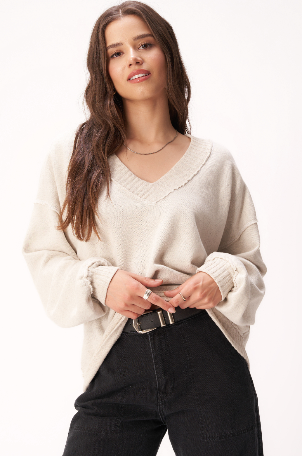 Arya V-neck Sweatshirt in Alabaster