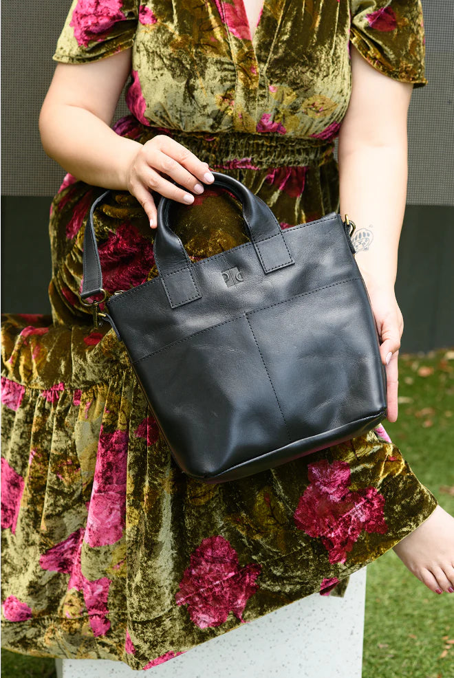 GR Medium Crossbody in Black