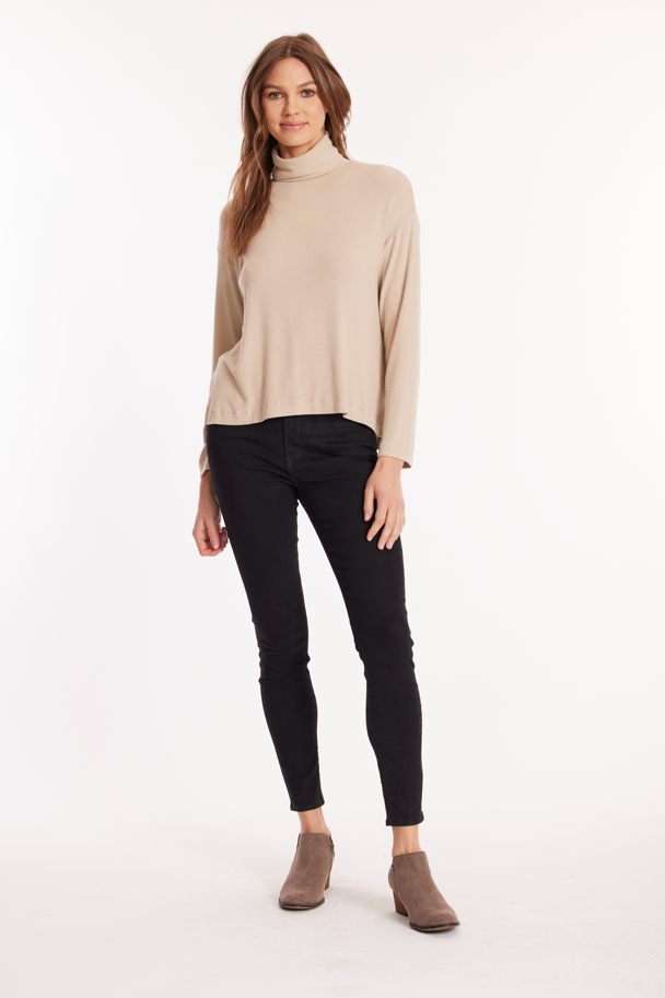 Turtleneck Pullover in Swiss Coffee