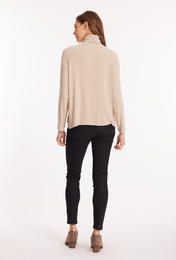 Turtleneck Pullover in Swiss Coffee