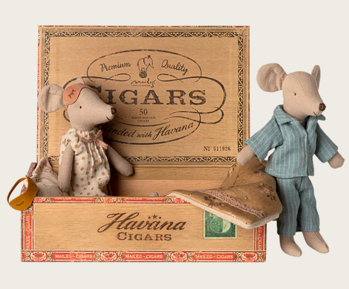 Mum & Dad Mouse in Cigar Box
