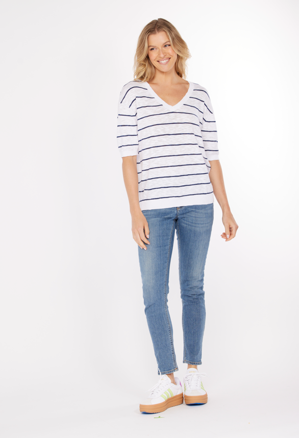 Short Sleeve V-Neck Sweater in Navy & White