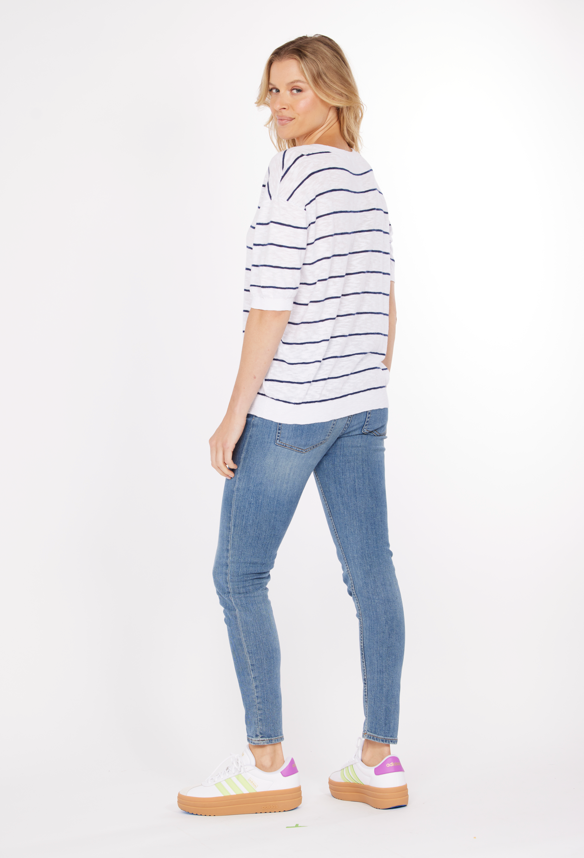 Short Sleeve V-Neck Sweater in Navy & White