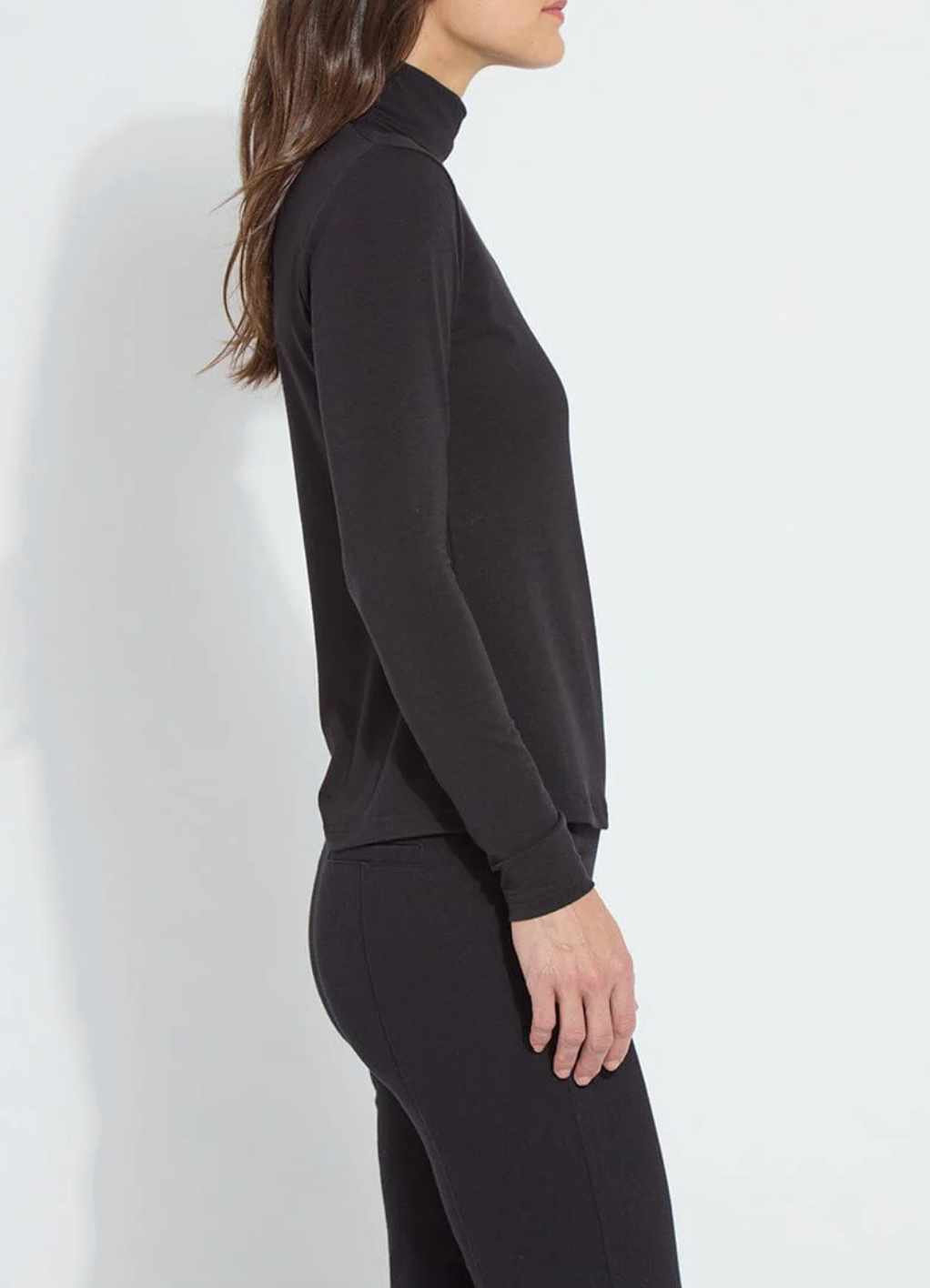 Essential Longsleeve Turtleneck in Black