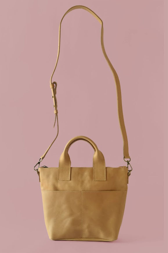 GR Medium Crossbody in Caramel