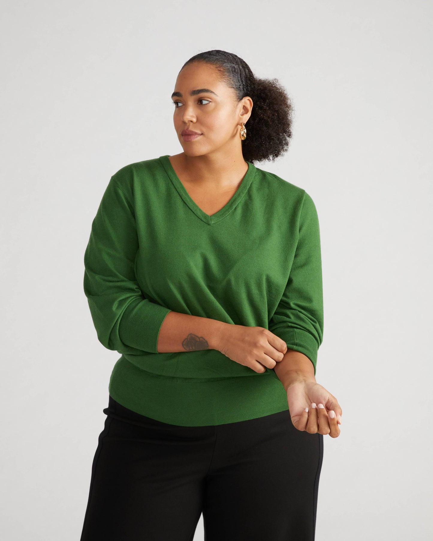 Savvy Fine Knit V Sweater in Fairway