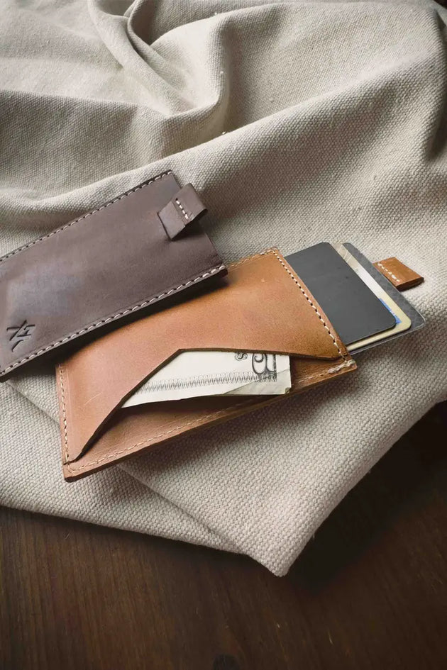 Lateral Pull-Up Wallet in Brown