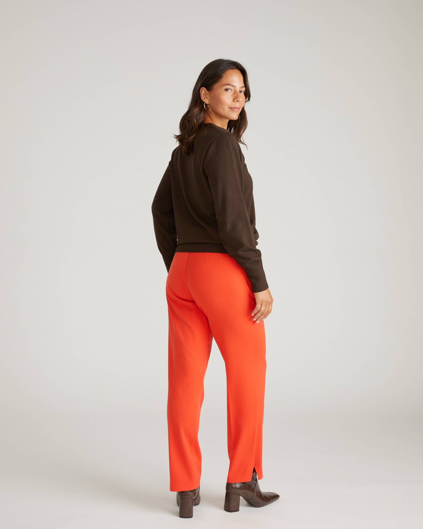 Savvy Fine Knit Crew Sweater in Espresso