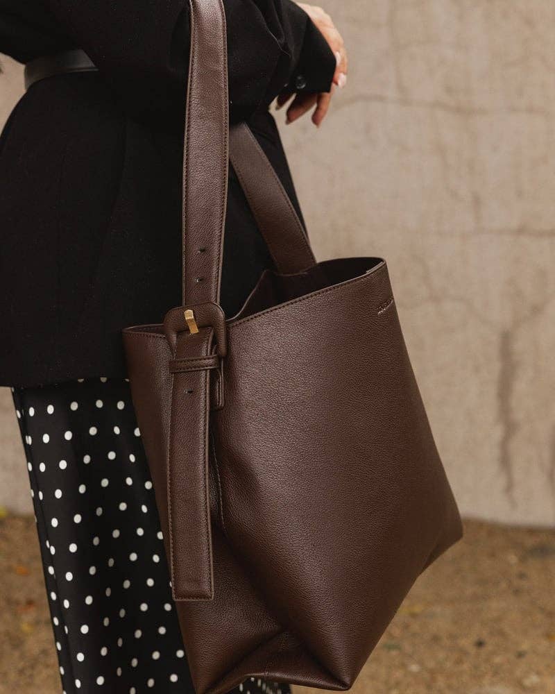 Peyton Shoulder Bag in Chocolate