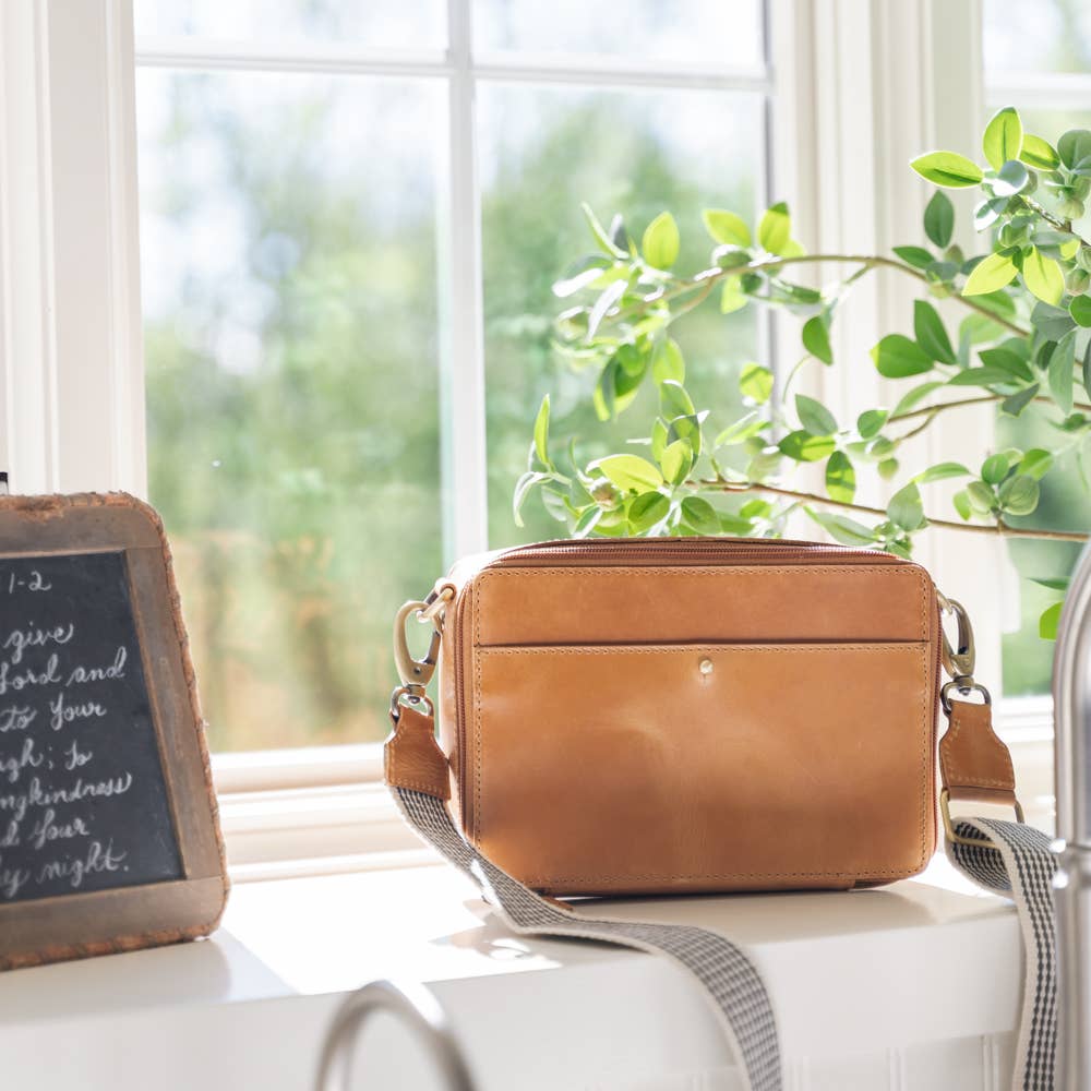 Nomad Crossbody Bag in Camel