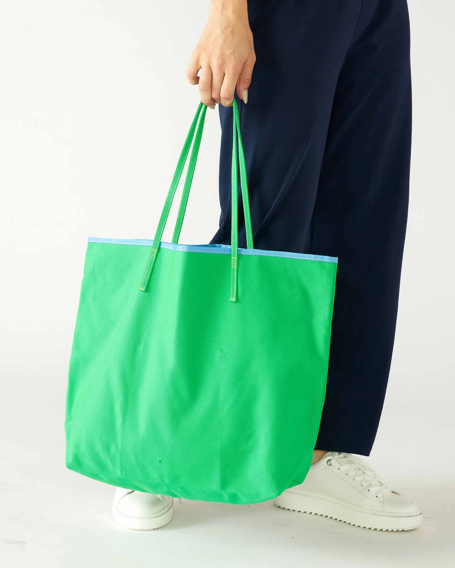 Le Canvas Tote in Kelly Green